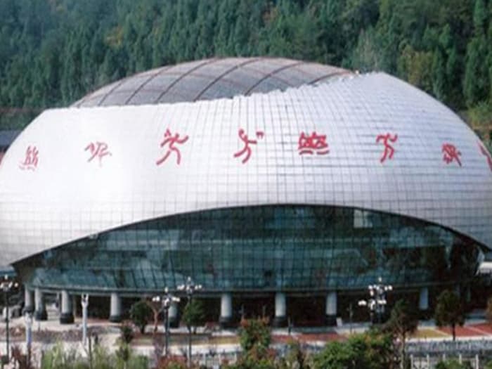 呼伦贝尔体育中心球形网架加工安装